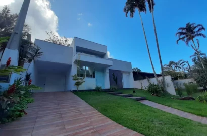Casa com 3 dormitórios sendo 1 suíte para aluguel definitivo, 137m² por R$ 5.200 - Massaguaçu- Caraguatatuba/SP